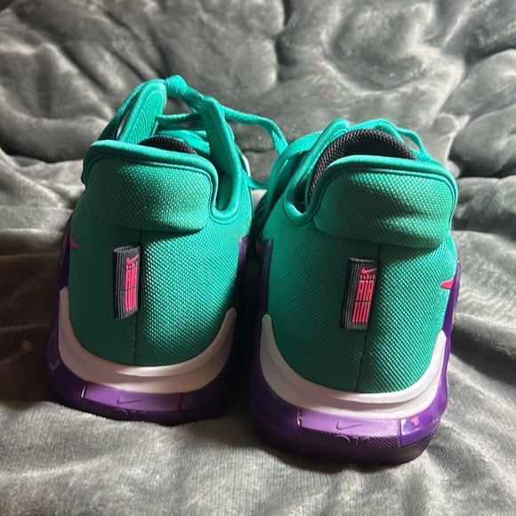 Men’s Nike Lebron Emerald Witness VI Basketball Shoe, Sz 13, Model CZ4052-300 - Picture 6 of 8